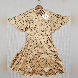 QED London Satin Dalmation Flutter Sleeves Skater Dress in Champagne Size 6 NWT